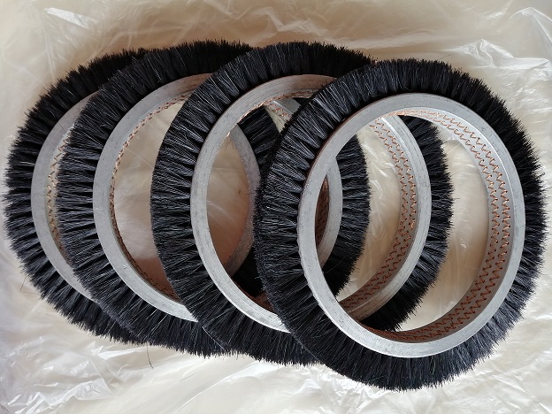 brush with alum ring